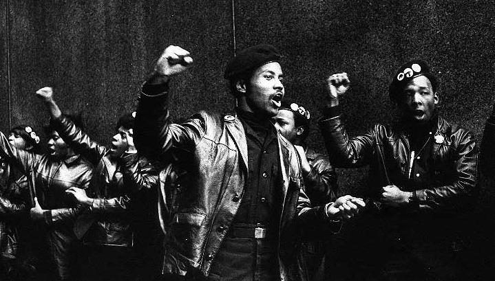 black-panthers-saludo